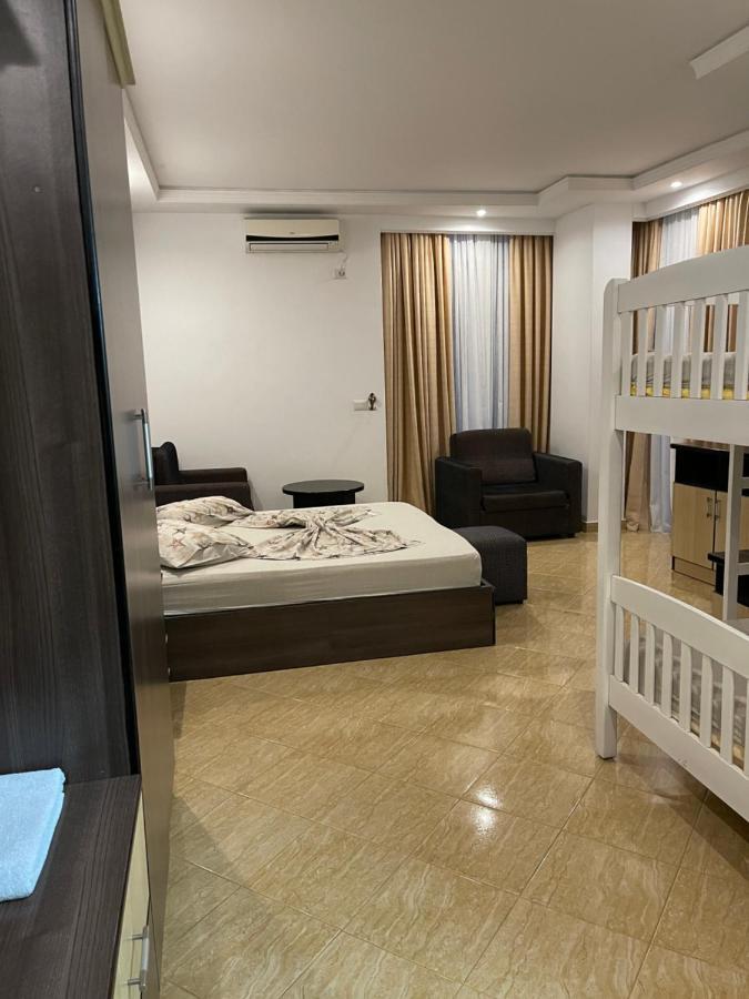 Hotel Zverneci エクステリア 写真
