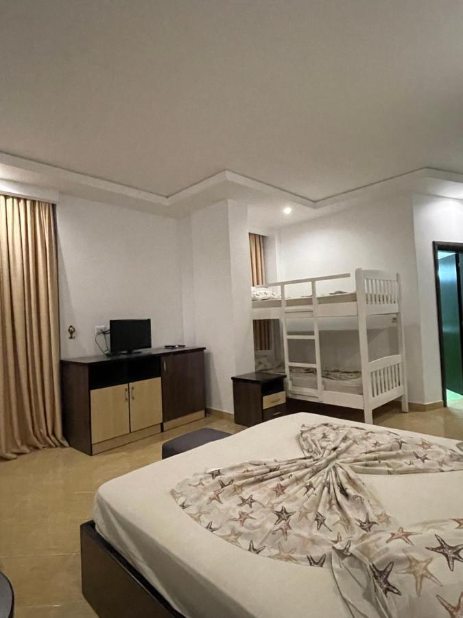 Hotel Zverneci エクステリア 写真
