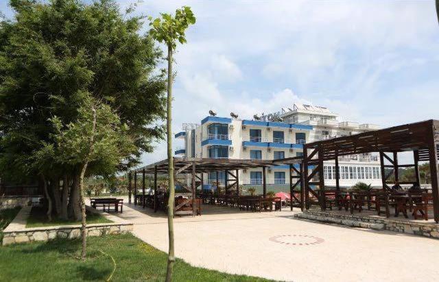 Hotel Zverneci エクステリア 写真