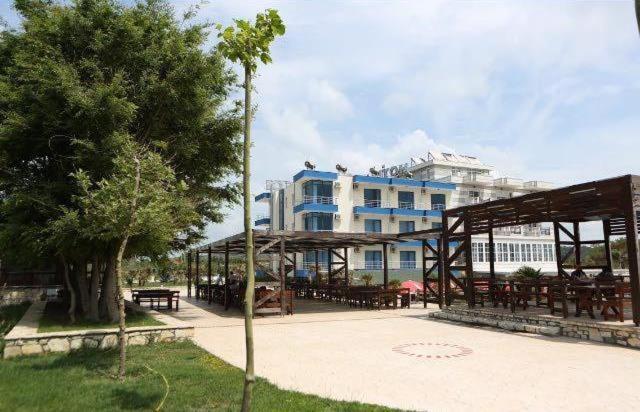 Hotel Zverneci Vlorë エクステリア 写真